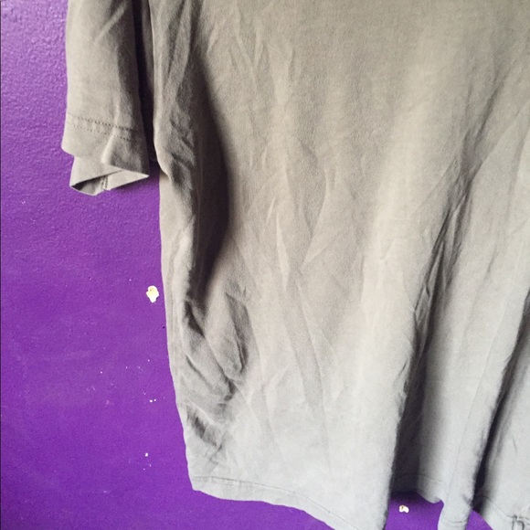 UNIQLO Men’s Small V-Neck Shirt - Picture 6 of 7